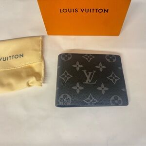 Like new Louis Vuitton Men's Black LV monogram Wallet